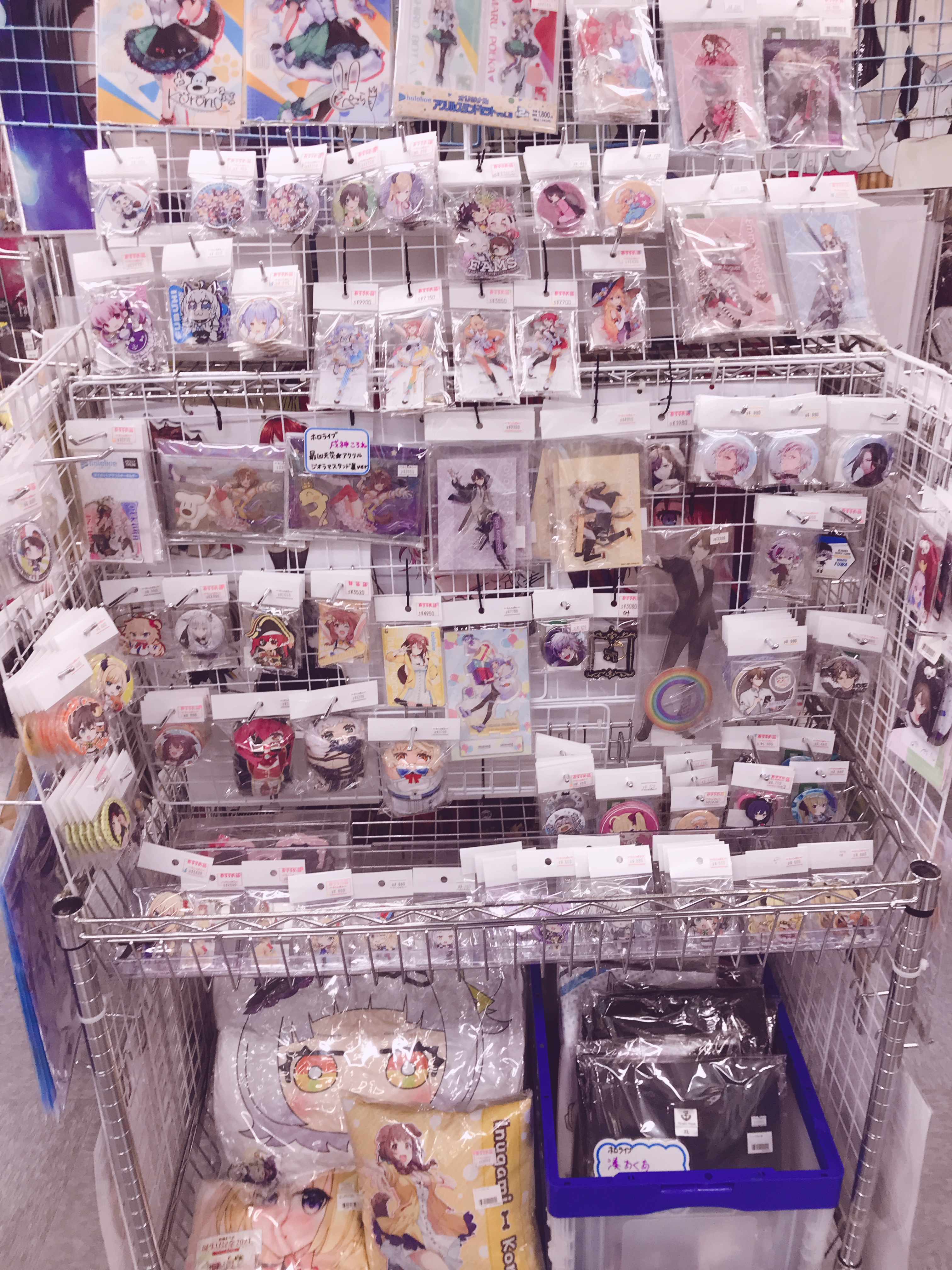 ホロライブ】入口にVTuberコーナーが登場！【にじさんじ】 | らしんばん