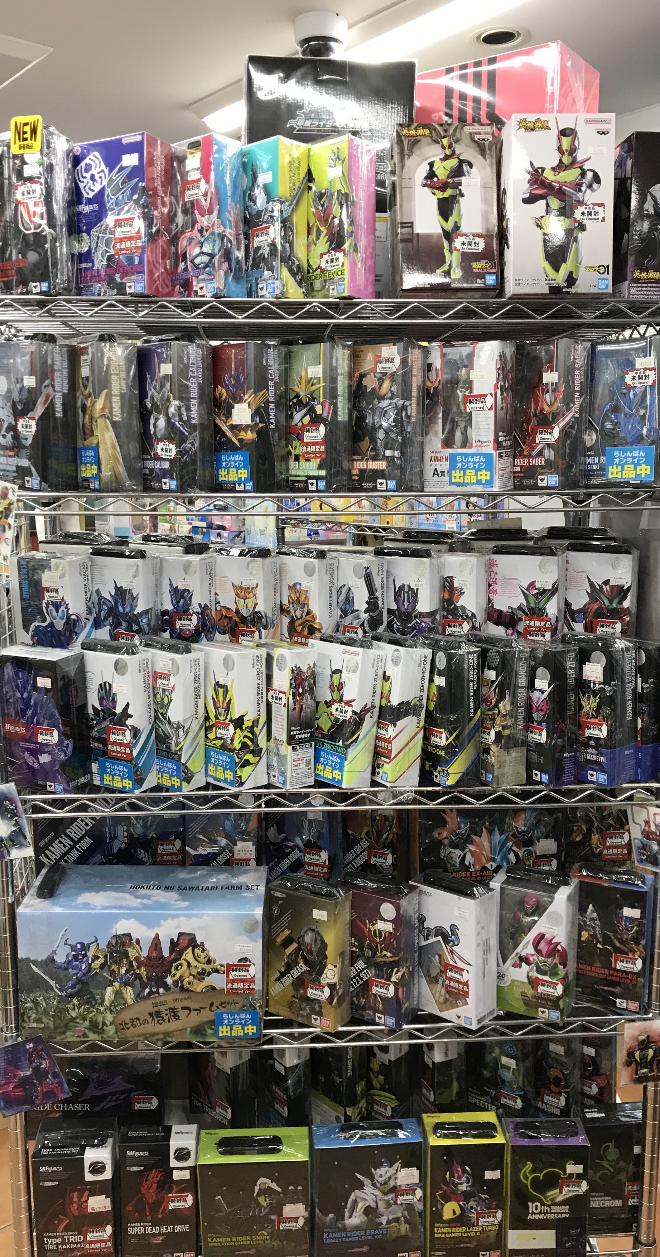 京都店2号館】京都最大級！？フィギュアを大量展開中！！ | らしんばん