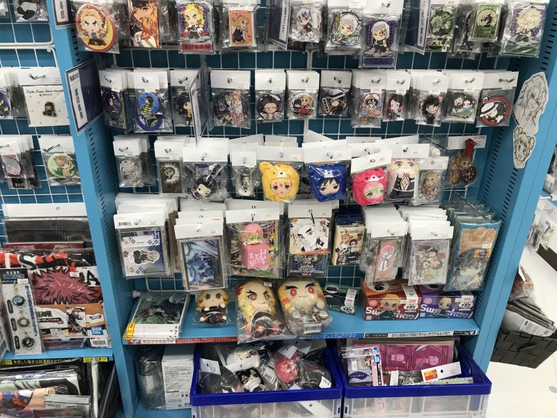 鬼滅の刃 アクスタ フィギュア ぬいぐるみ 缶バッジ アクキー 大量 まとめ売り 大量まとめ】鬼滅の刃 グッズ 約13.4kg フィギュア/ぬいぐるみ/缶