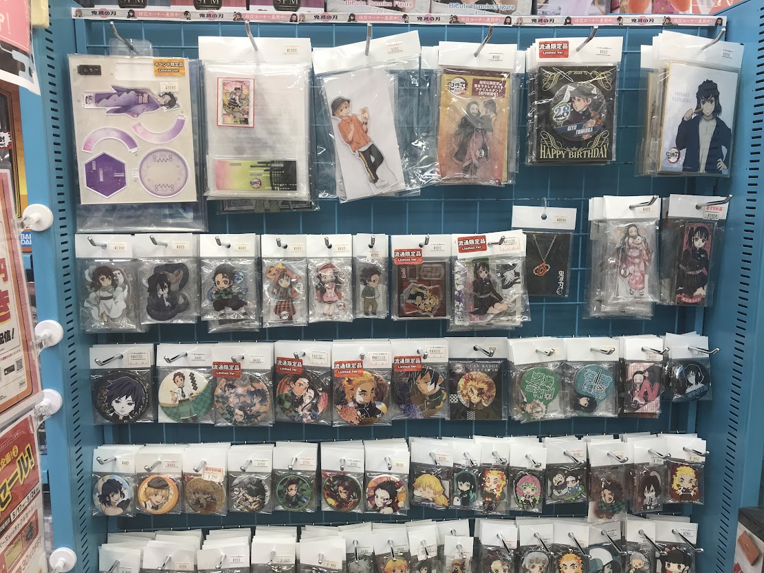 らしんばんモラージュ菖蒲店】鬼滅の刃コーナー強化中！！！【刀鍛冶の