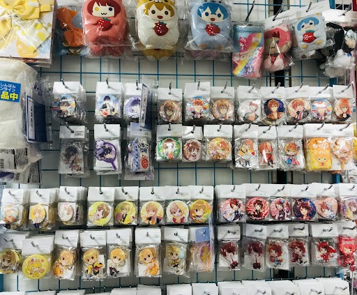 すとぷり グッズ大量まとめ売り ぬいぐるみ ペンライト CD 衣類　缶バッジ 仙台店】すとぷりコーナーご紹介！！ | らしんばん