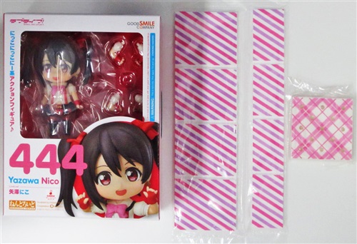 【未開封】ねんどろいど 444 ラブライブ! 矢澤にこ+GOOD SMILE ONLINESHOP購入特典 [ねんどろいど用特別仕様台座 チェック柄+ねんどろいど台座 拡張パーツ 小+ねんどろいど台座 拡張パーツ 大] セット 【GOOD SMILE ONLINESHOP限定】 【フィギュア】[グッドスマイルカンパニー]