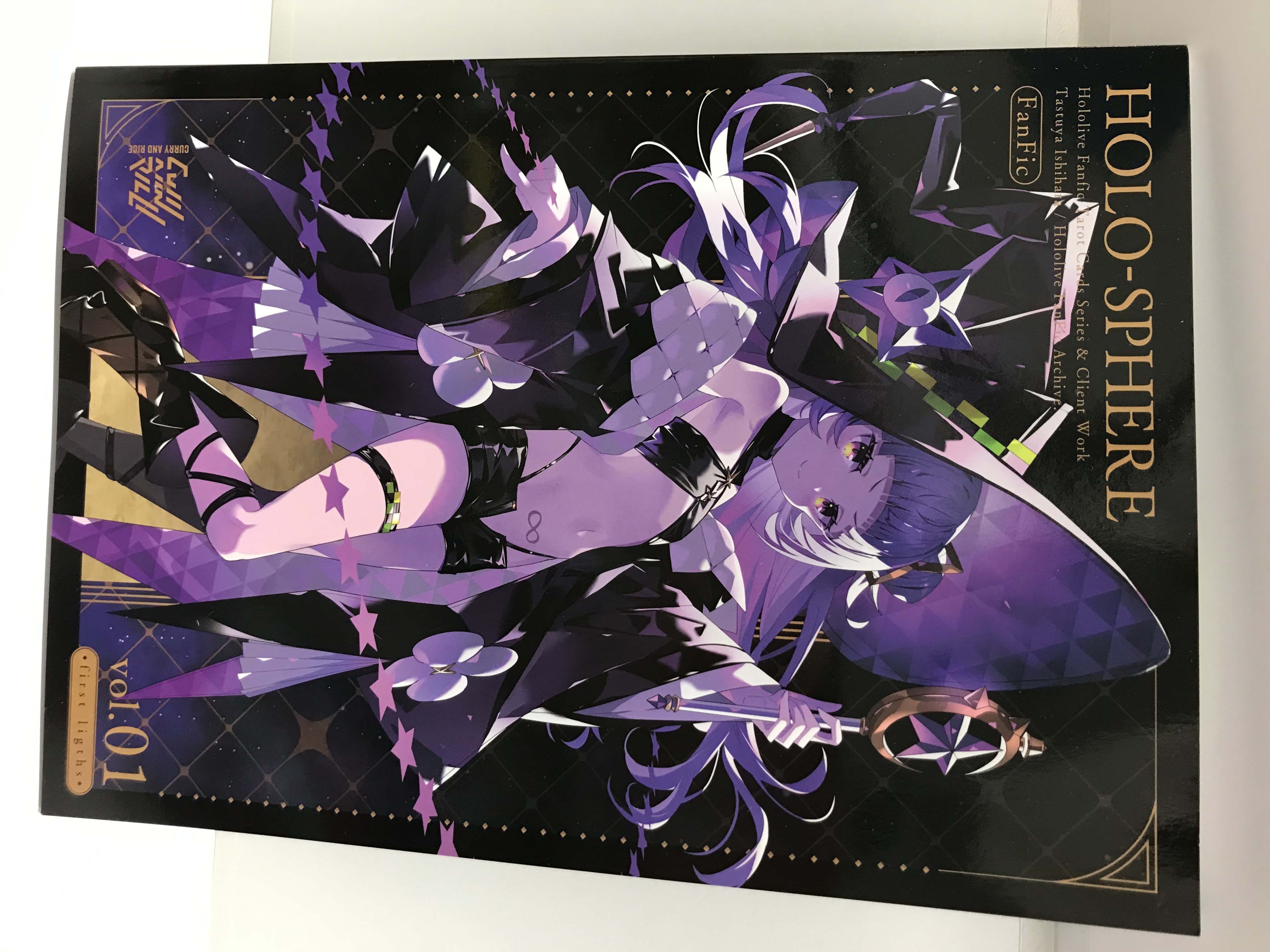 C104 Goods Set(HOLO-SPHERE vol.01+箔押しタロットカード5枚セット+シオン 20cm BIGアクリルスタンド+専用BOX) 【ホロライブ】[石原竜也][かれー☆らいす]