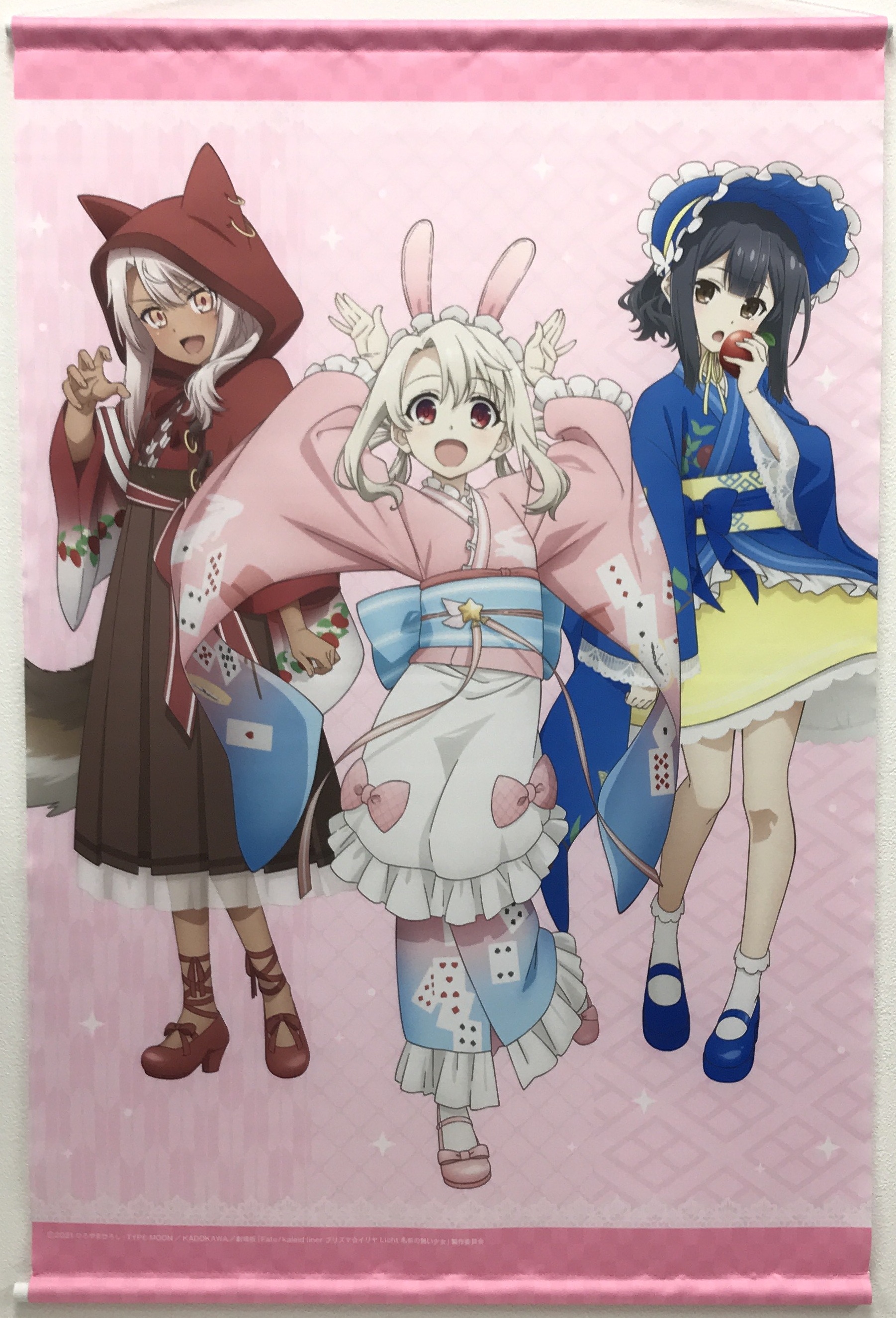 劇場版 Fate/kaleid liner プリズマ☆イリヤ Licht 名前の無い少女 タペストリー Kimono ver. クロエ・フォン・アインツベルン&イリヤスフィール・フォン・アインツベルン&美遊・エーデルフェルト