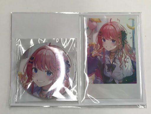 にじさんじ 誕生日グッズ2024 缶バッジ&チェキ風カード 倉持めると ﾆｼﾞ