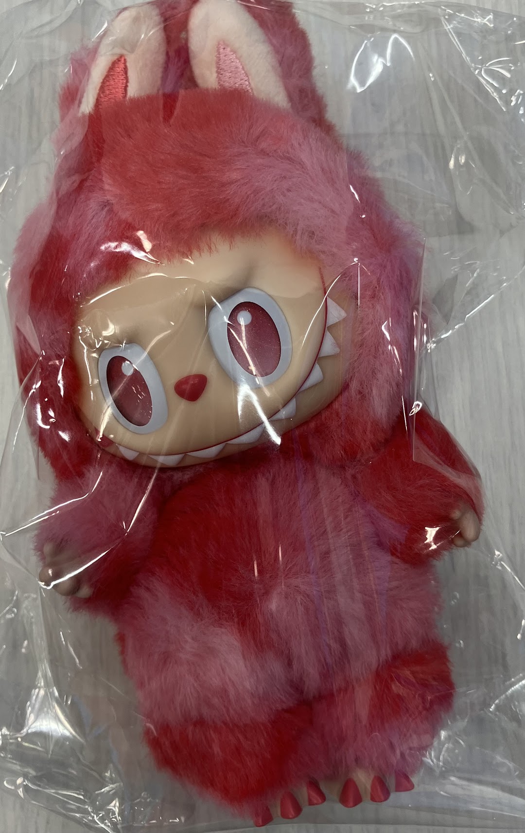 POPMART THE MONSTERS Big into Energy シリーズ ぬいぐるみペンダント LABUBU LOVE