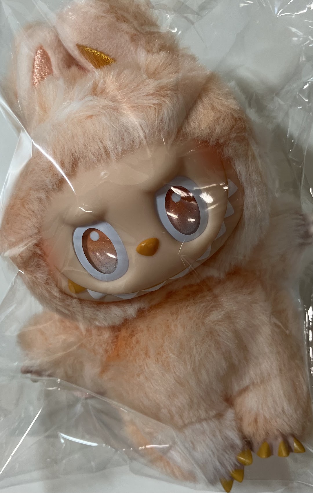 POPMART THE MONSTERS Big into Energy シリーズ ぬいぐるみペンダント LABUBU HAPPINESS