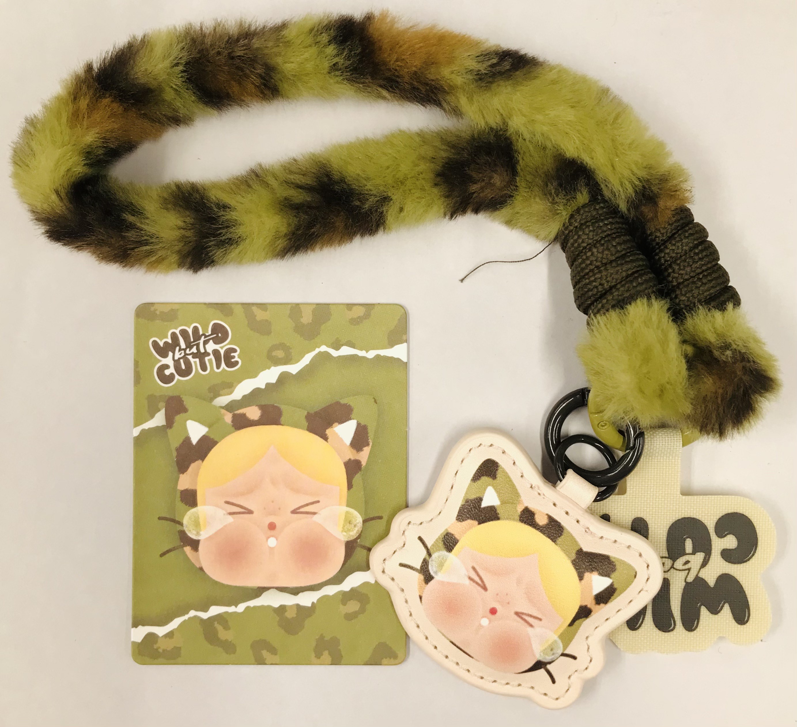 POP MART CRYBABY Wild but Cutie フォンチャーム ストラップ Camo Cutie