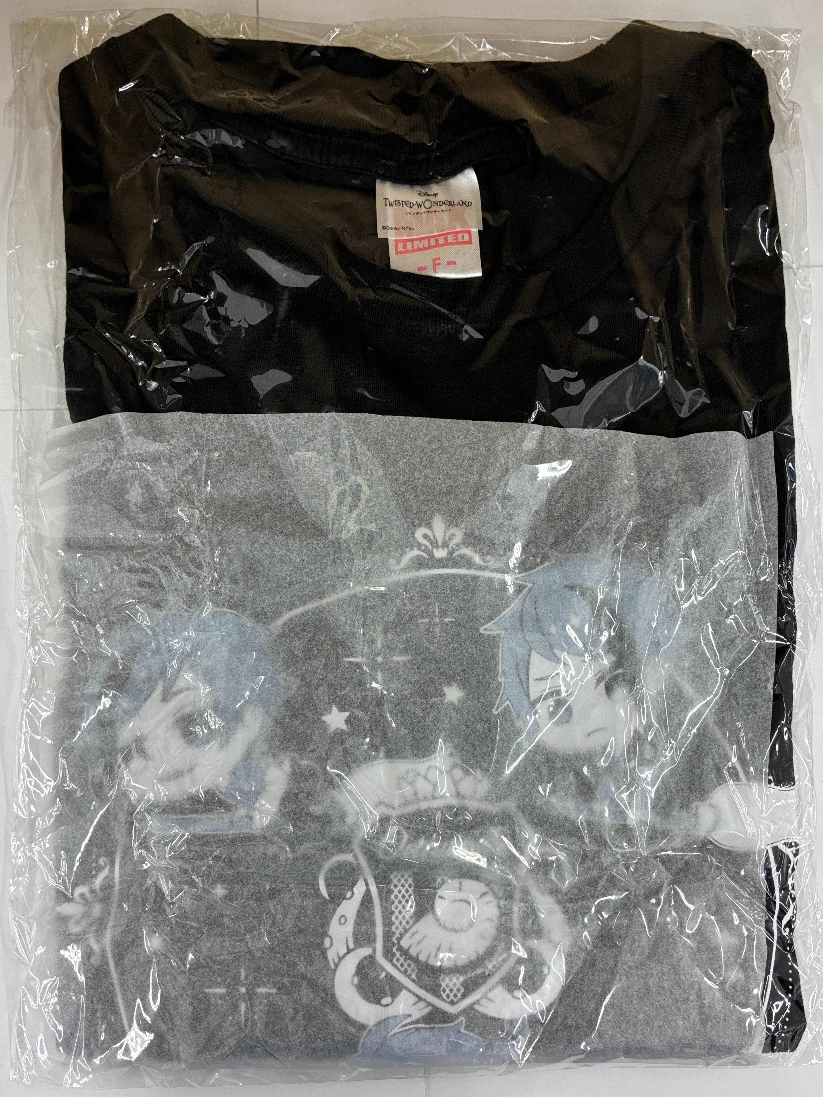 Disney TWISTED-WONDERLAND 飛行術ボトル入りTシャツ Black C柄 オクタヴィネル寮 アズール・アーシェングロット&ジェイド・リーチ&フロイド・リーチ