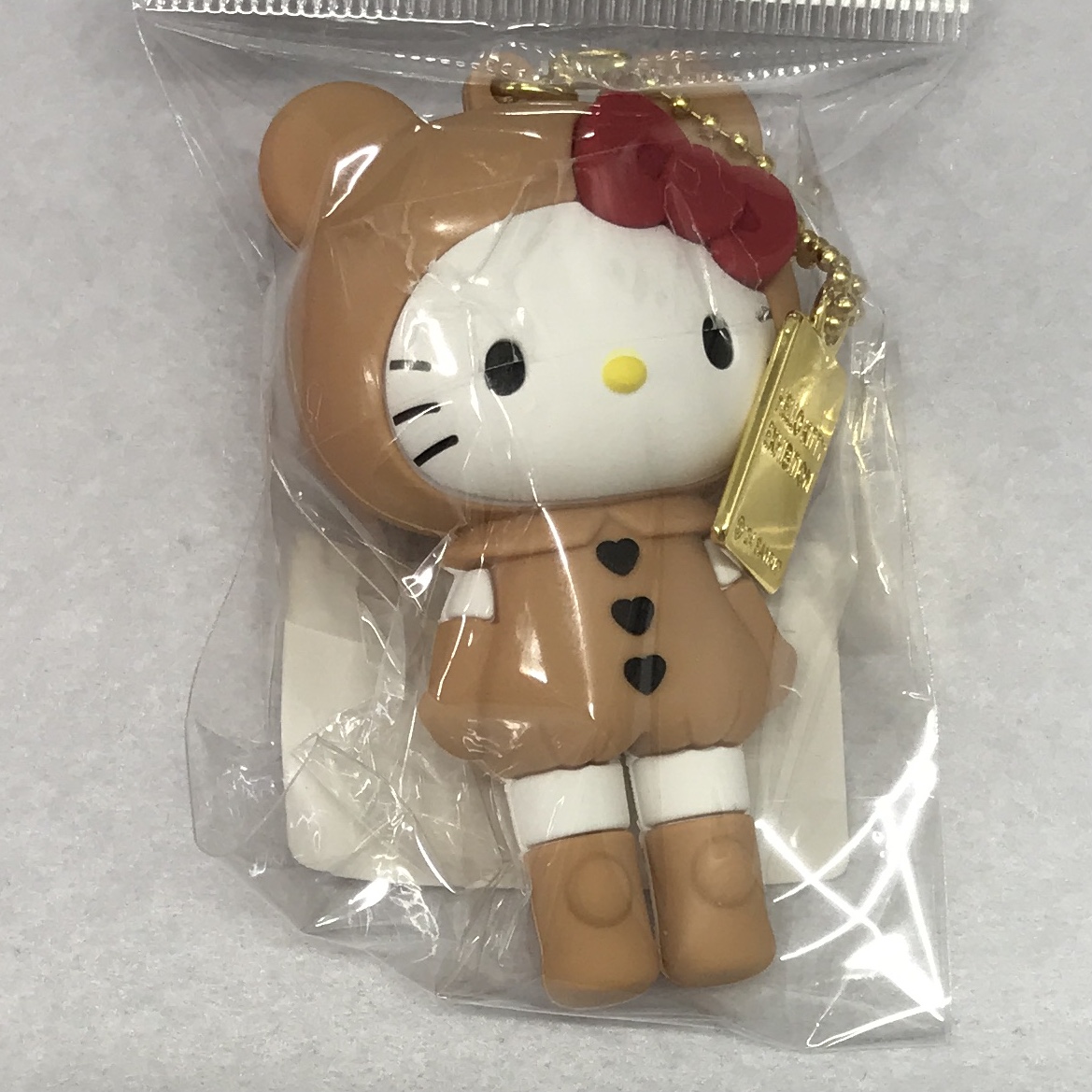 Hello Kitty展-わたしが変わるとキティも変わる- シークレットマスコットチャームA (くまスーツ)