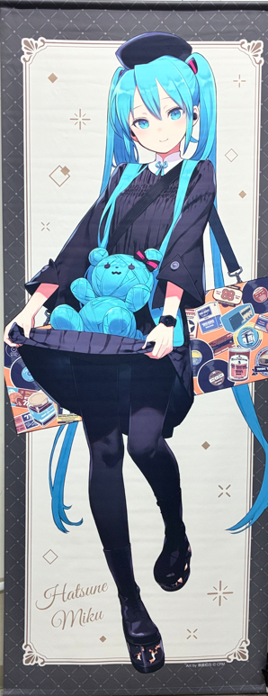 初音ミク×SOLWA 等身大タペストリー Art by 黒星紅白