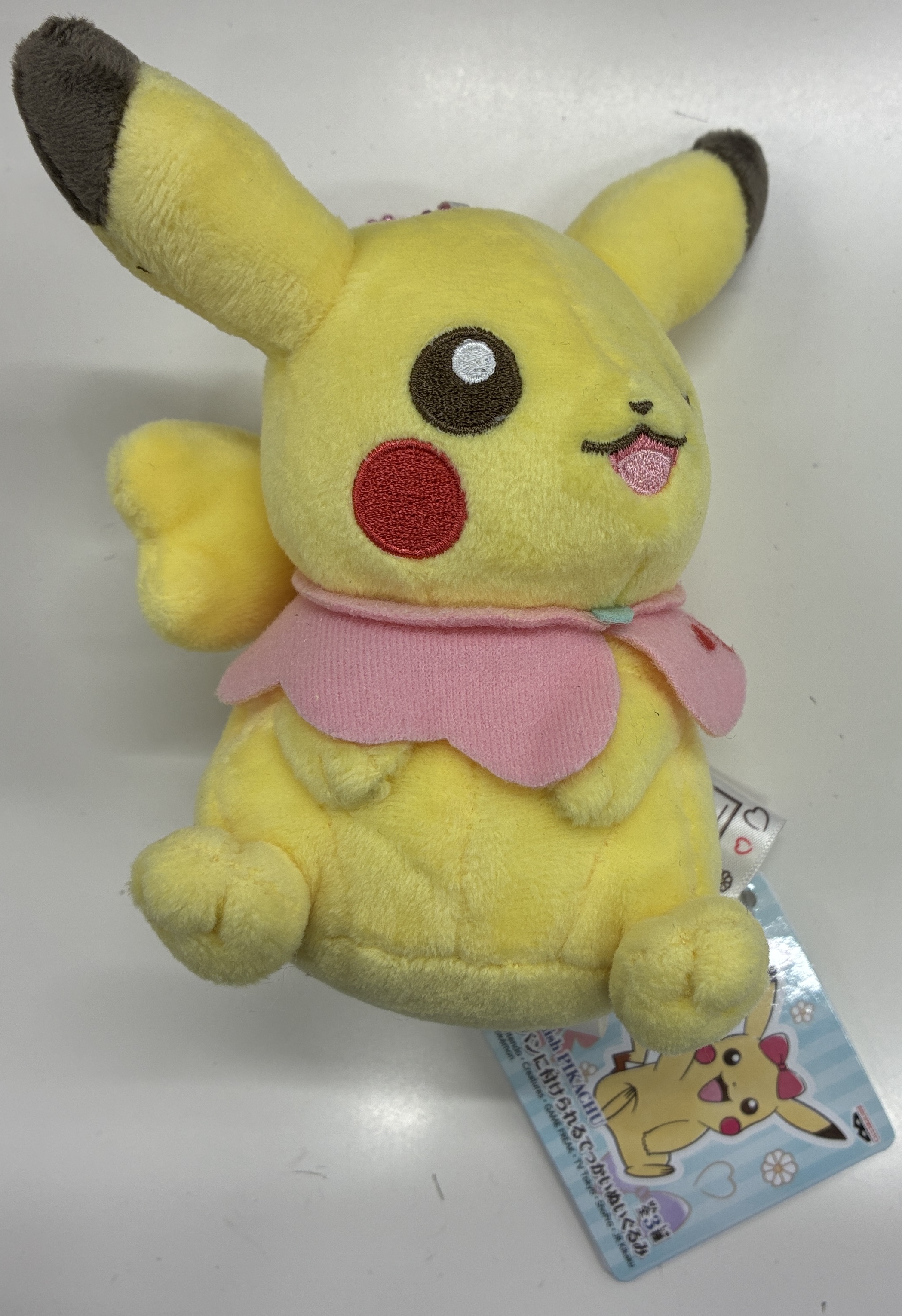 ポケットモンスター Girlish PIKACHU カバンに付けられるでっかいぬいぐるみ ピカチュウ C
