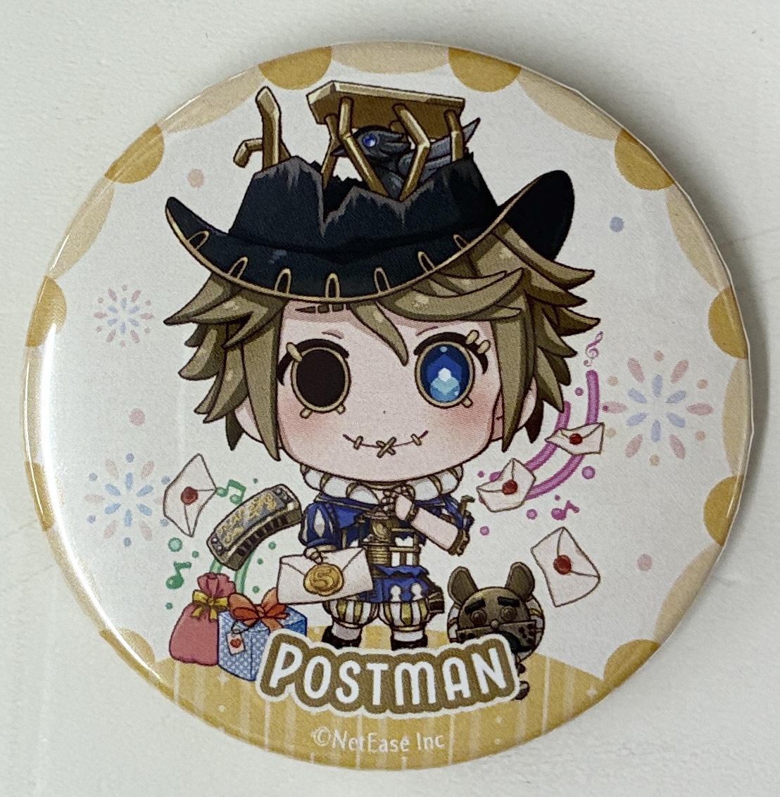 Identity V 第五人格×SWEETS PARADISE 5周年 Anniversary Cafe ミニキャラ トレーディング缶バッジ ポストマン(ビクター・グランツ)