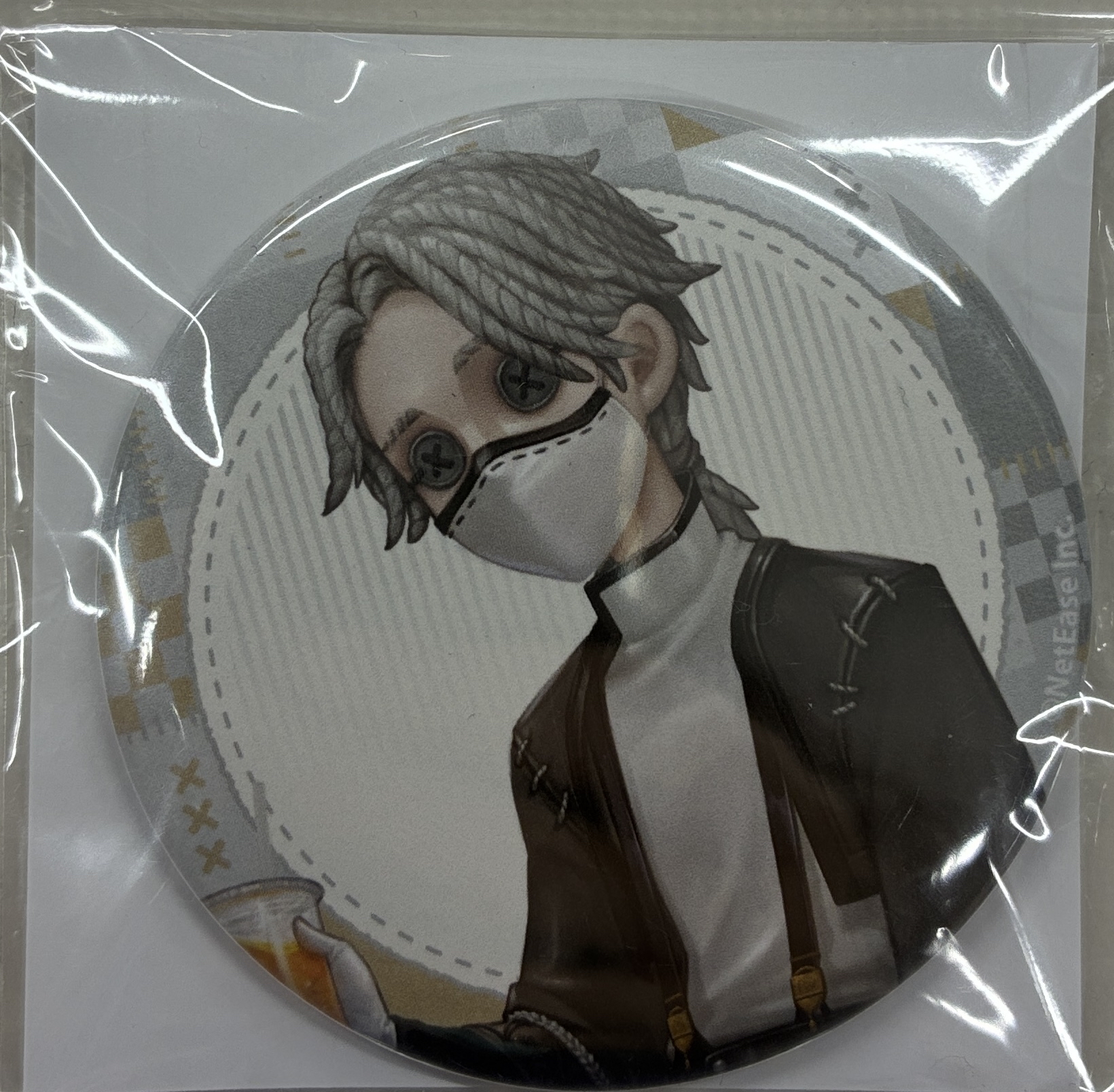 【未開封】Identity V 第五人格 缶バッジ～休日のお出かけ～ 納棺師(イソップ・カール) A
