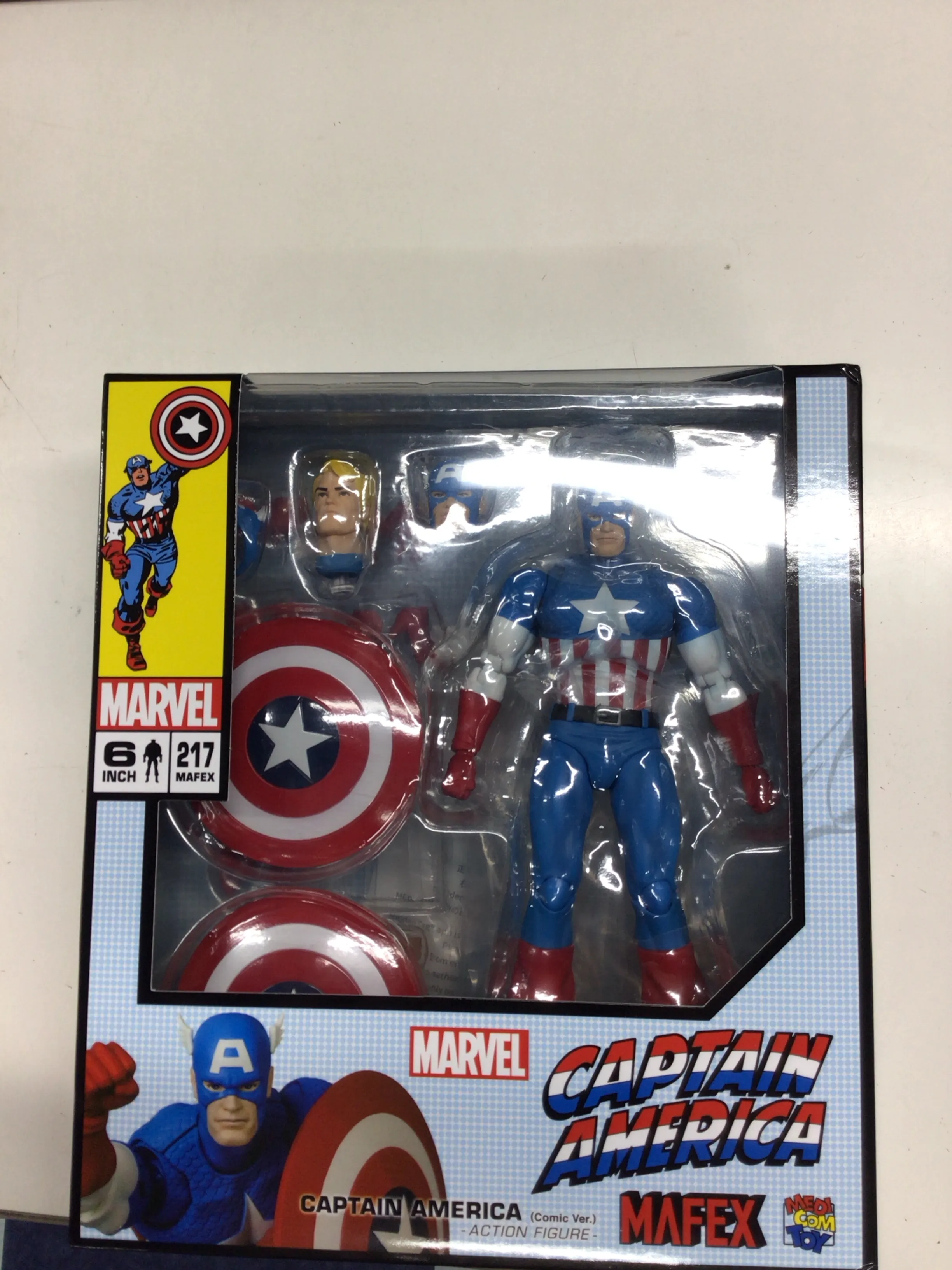 【未開封】MAFEX No.217 CAPTAIN AMERICA(COMIC Ver.) 【フィギュア】[メディコム・トイ]