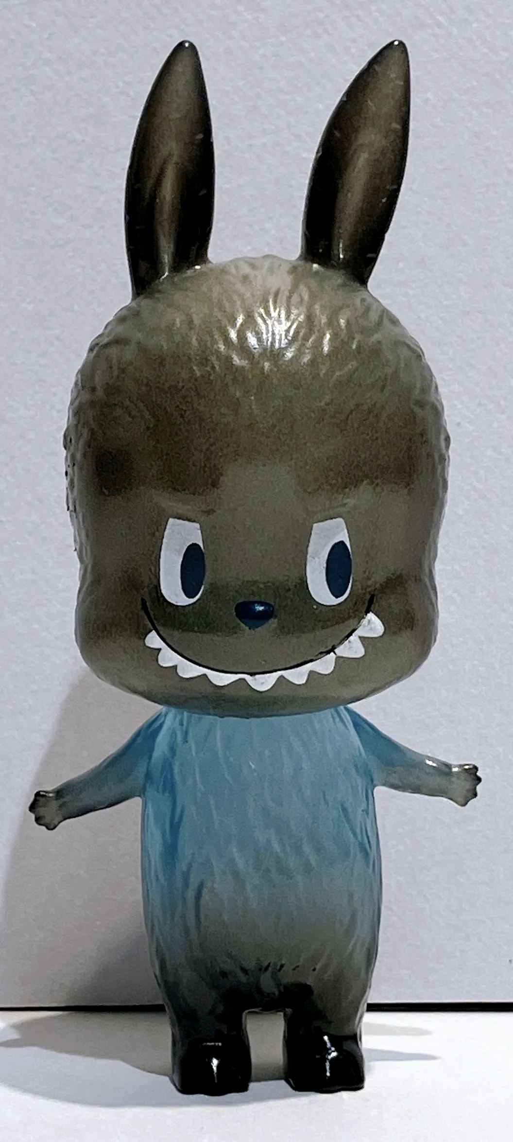 POPMART×HOW2WORK(Kasing Lung) 2019 THE LITTLE MONSTERS MINI FIGURE COLLECTION SERIES2 Mini LABUBU Black-Blue Gradient [POPMART]