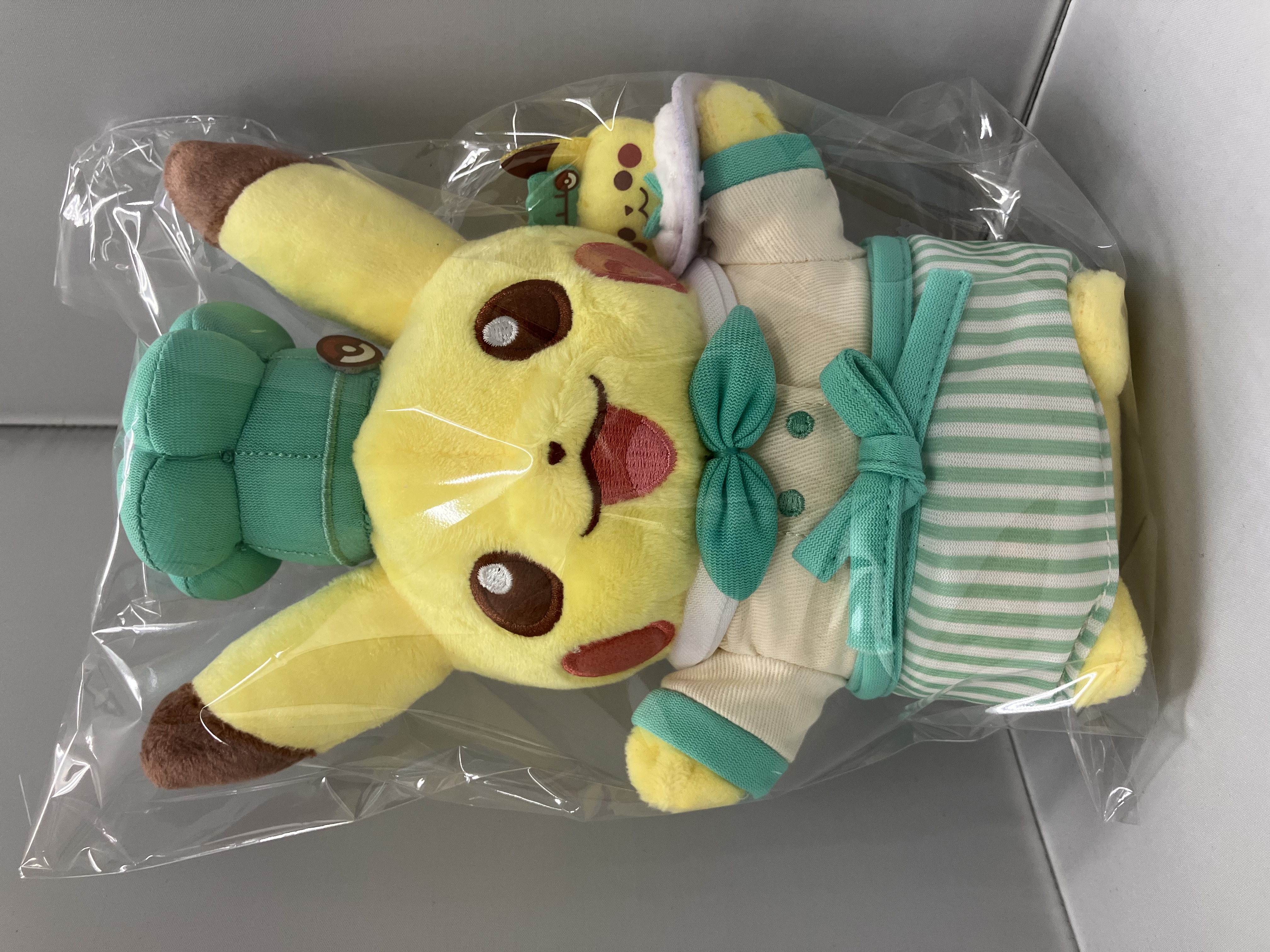 ポケットモンスター ぬいぐるみ Pikachu Sweets by Pokemon Cafe パティシエールピカチュウ